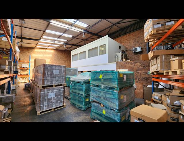 500M² WAREHOUSE TO LET IN SPARTAN